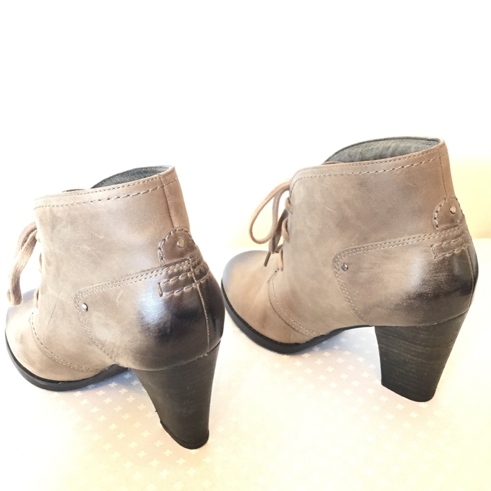 clarks heeled booties